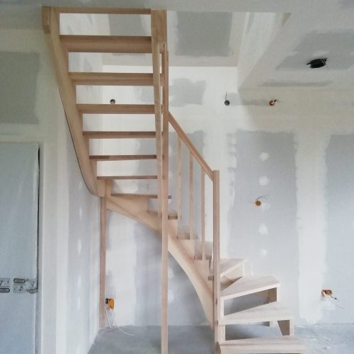 escalier deux quart tournant frêne balustre bois