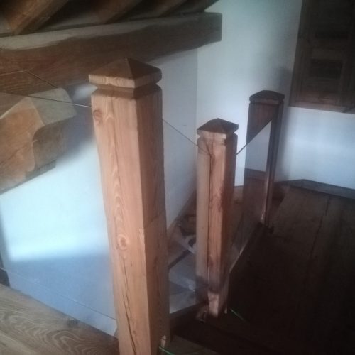 escalier vieux bois brossé garde-corps verre